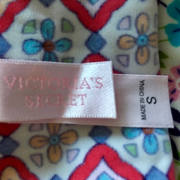 VICTORIA’S SECRET SWIM SKIRT SIZE SMALL - Picture 4 of 7